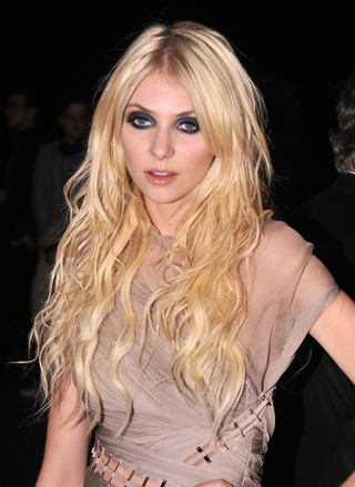 Illustration for article titled Taylor Momsen Is The Queen Of The Teenage Scowl